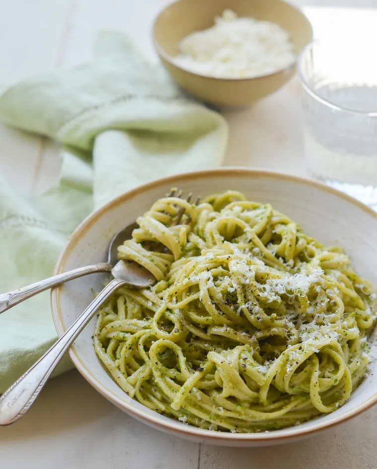 Linguine with Creamy Arugula Walnut Pesto